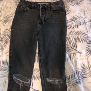 BRANDY MELVILLE ripped jeans